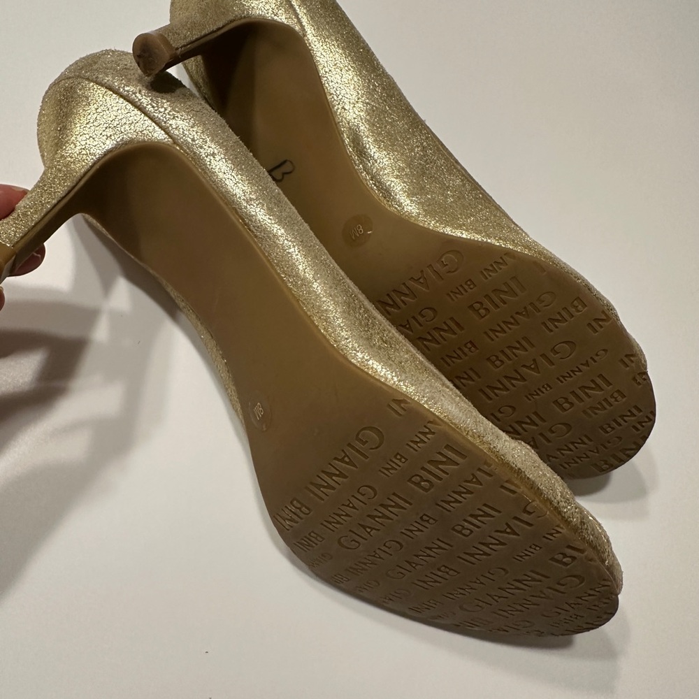 Gianni Bini Gold Heeled Shoes with Bow - Picture 3 of 5